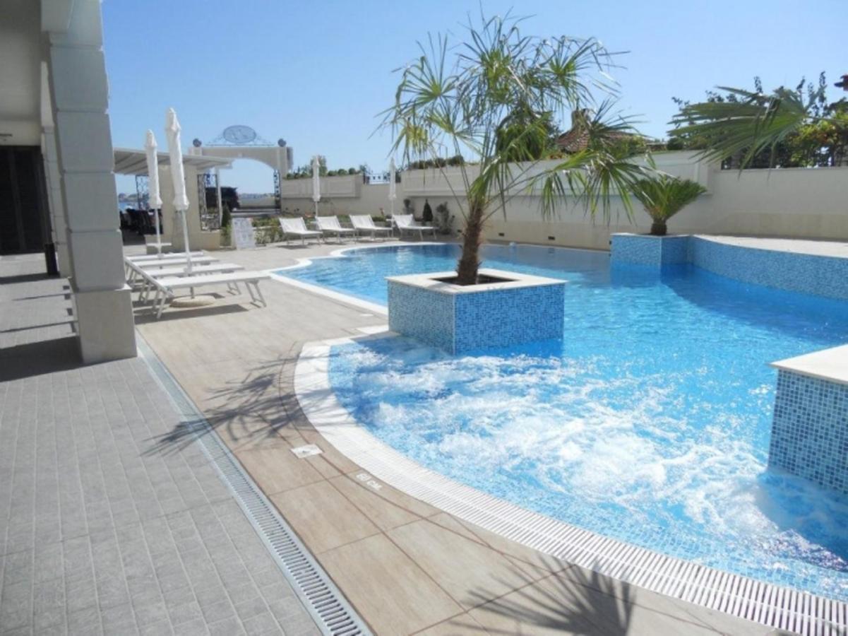 Private Apartments By The Sea With A Large Terrace In Apart Hotel! Pomorie Exterior foto